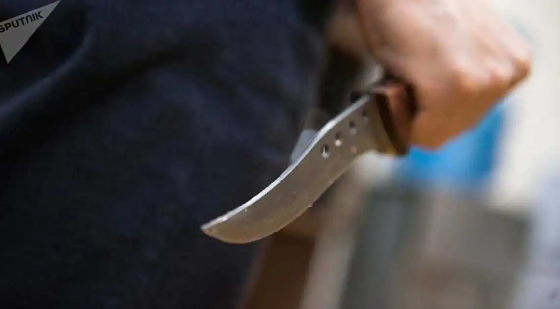 На Кіровоградщині 18-річний хлопець напав з ножем на родичку своєї «колишньої» фото 1