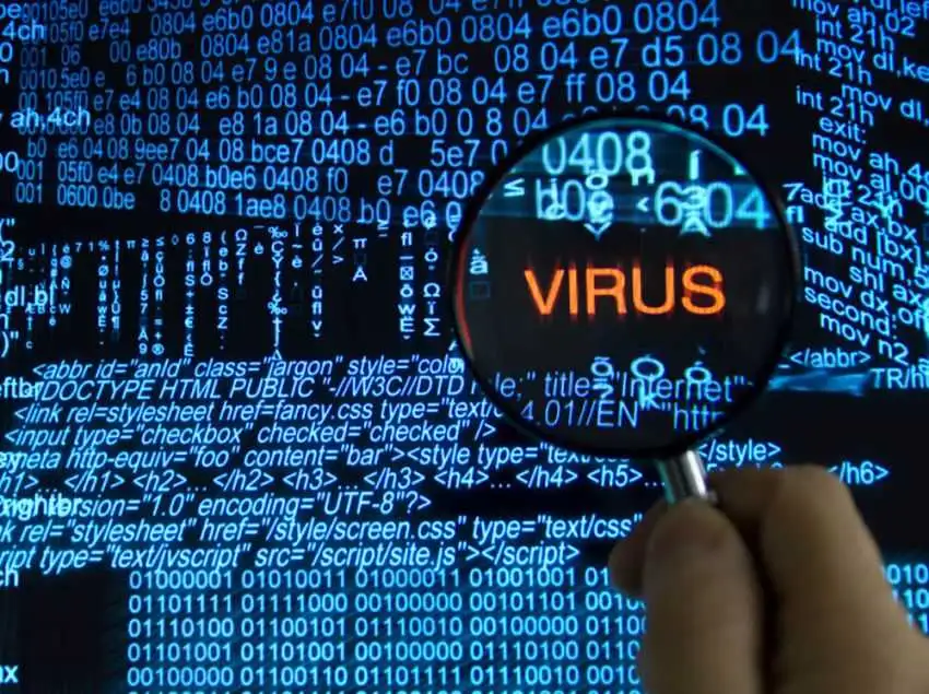 Будьте обережні, шахраї під виглядом повідомлень від банків надсилають українцям вірусні листи фото 1