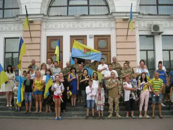 На Кіровоградщині День Державного Прапора України відсвяткували патріотичним автопробігом (ВІДЕО) фото 1
