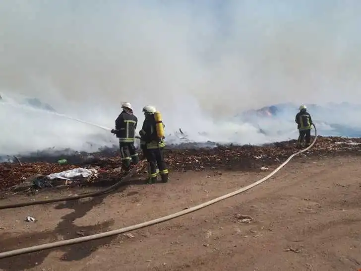 У Кропивницькому на сміттєзвалищі вже майже добу гасять пожежу