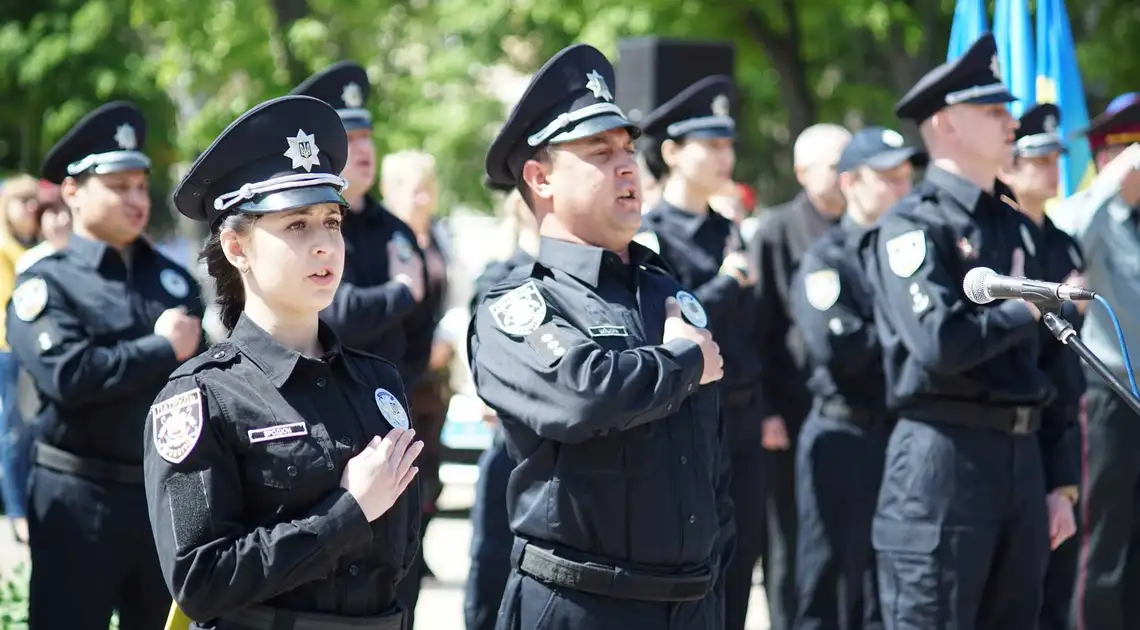 Урочистий старт: кіровоградські поліцейські склали присягу та почали патрулювання міста (ФОТОРЕПОРТАЖ) фото 1