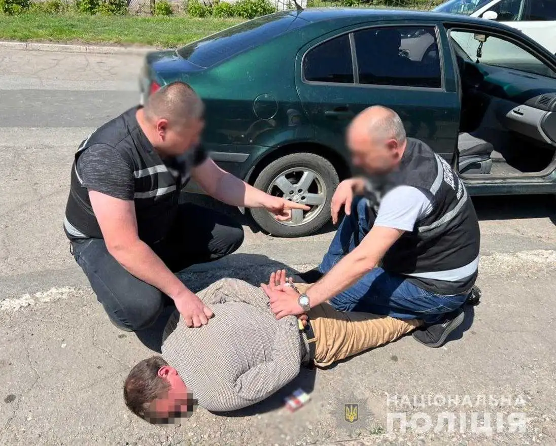 Жителя Кіровоградщини затримали при спробі дати $2 тисячі хабара поліцейському фото 1