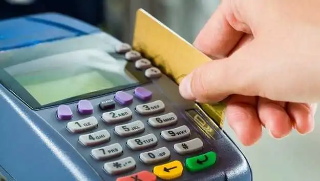 ПриватБанк відмовився від обов'язкових чеків у POS-терміналах магазинів фото 1