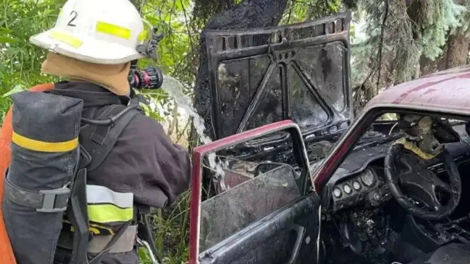 горіла машина на Героїв України у Кропивницькому