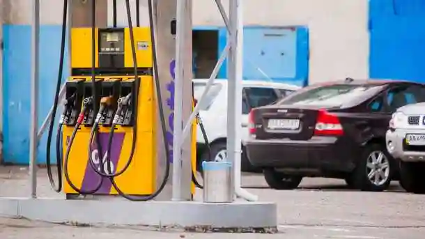 В Україні через долар підскочили ціни на паливо фото 1