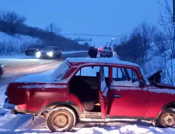 На Кіровоградщині водій, який виїхав на зустрічну смугу, спричинив ДТП (ФОТО) фото 1