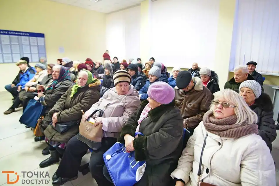 Ажіотаж та черги: як у Кропивницькому "переходять" до нового газопостачальника (ФОТО)