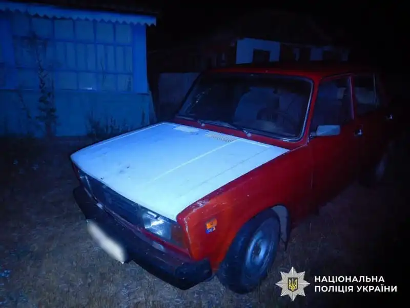 Автівка ВАЗ2105, водійка якої збила жінку та врізалася у паркан на Голованівщині