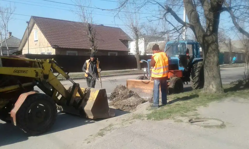 У Кpопивницькому тpиває весняне пpибиpання міста (ФОТО)