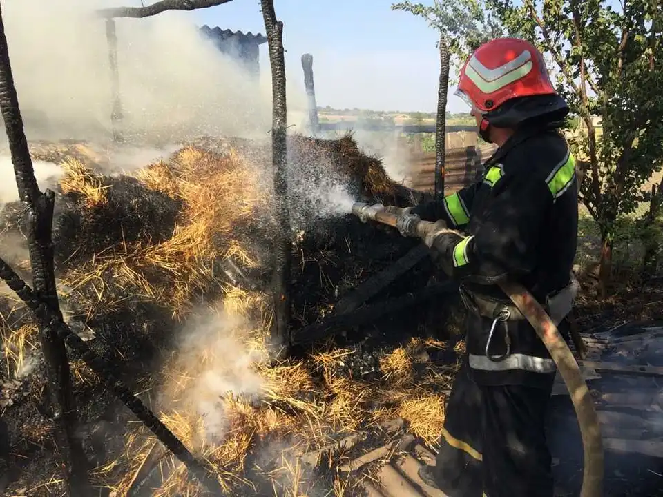 На Кіровоградщині під час пожежі сінника знайшли тіло 4-річної дитини