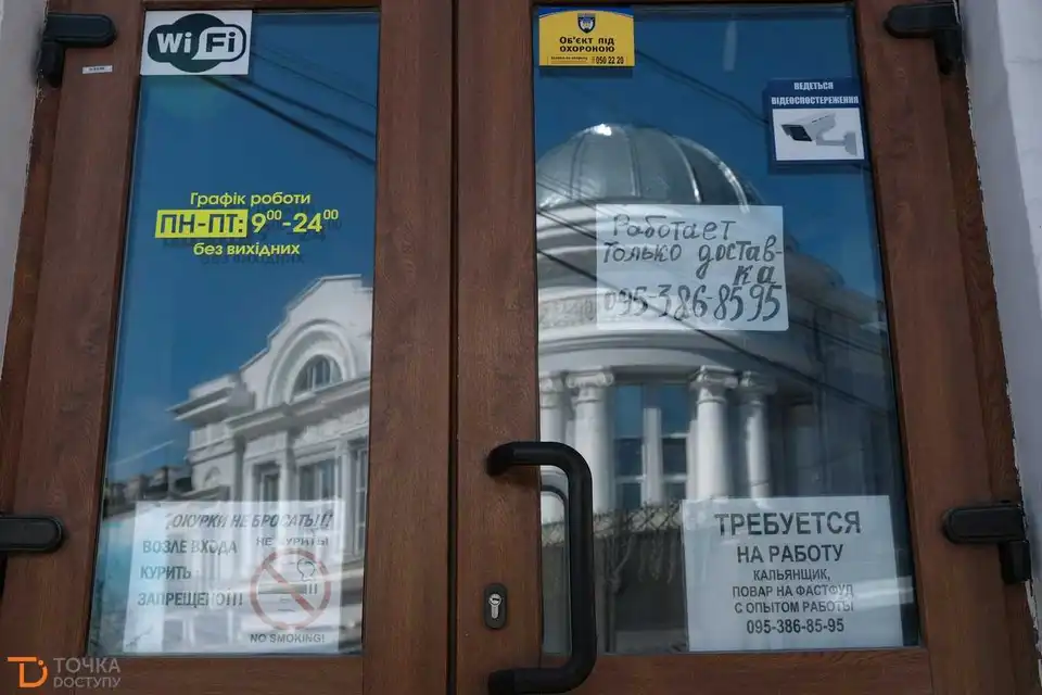 Коли місто мовчить: як реклама відображає карантинні будні Кропивницького (ФОТОРЕПОРТАЖ) фото 29