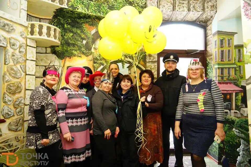 Сонячні діти: у Кропивницькому провели акцію на підтримку людей із синдромом Дауна (ФОТО) фото 14