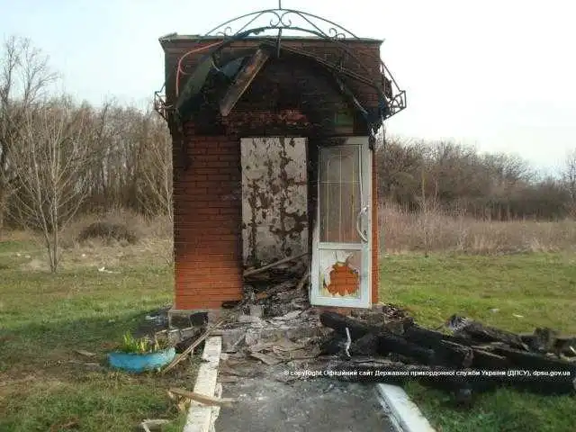На Кіровоградщині вандали понівечили братські могили прикордонників (ФОТО) фото 1