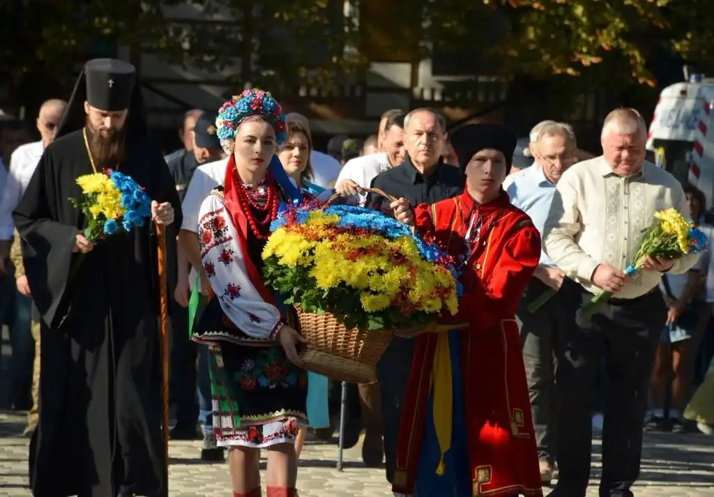 З покладанням квітів і врученням нагород: у Кропивницькому відбулися заходи до Дня Незалежності України
