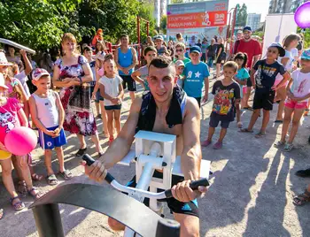 В одному з мікрорайонів Кропивницького з’явився мегасучасний спортивний майданчик (ФОТО) фото 1