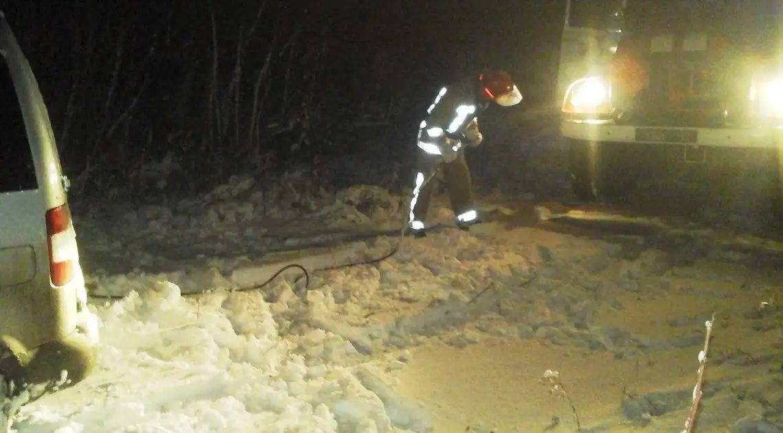 Прaцювaли всю ніч: водіїв Кіровоградщини попередили про погодну небезпеку фото 1