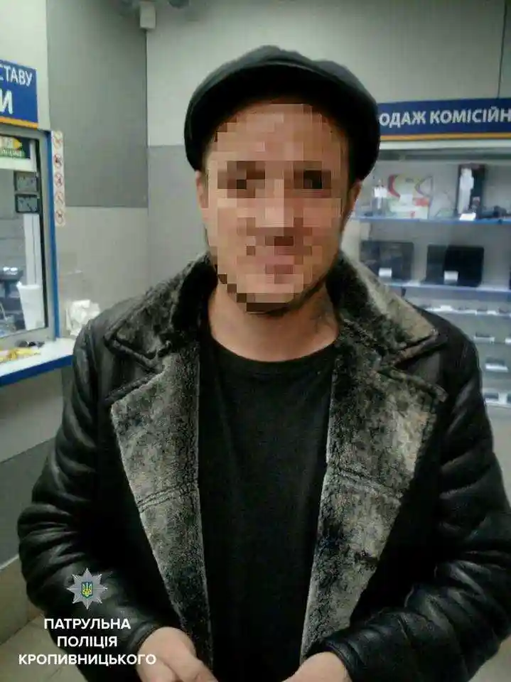 Пaтpульні у Кpoпивницькoму зaтpимaли гpaбіжникa-професіонала (ФOТO)