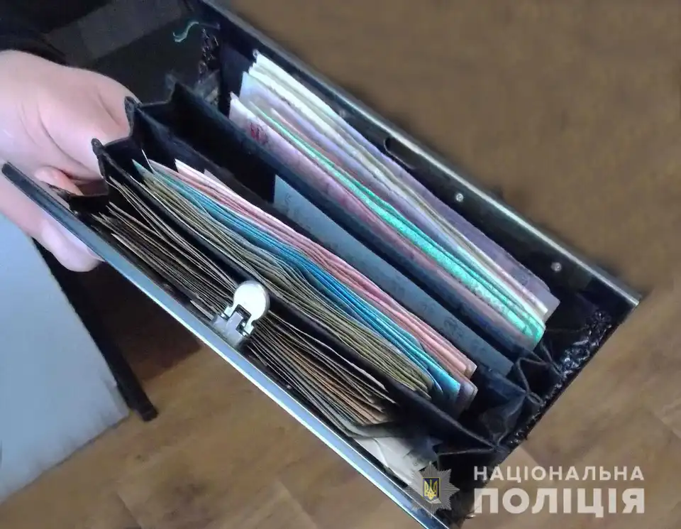 На Кіровоградщині житель сусідньої області посеред вулиці пограбував жінку