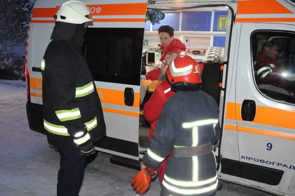 У Кропивницькому внаслідок пожежі госпіталізували чоловіка (ФОТО)