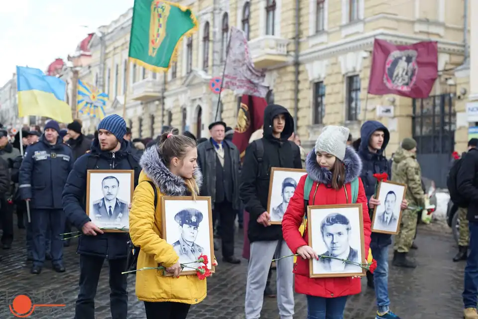 У Кропивницькому пам'ять інтернаціоналістів ушанували багатолюдною урочистою ходою центром міста (ФОТОРЕПОРТАЖ)