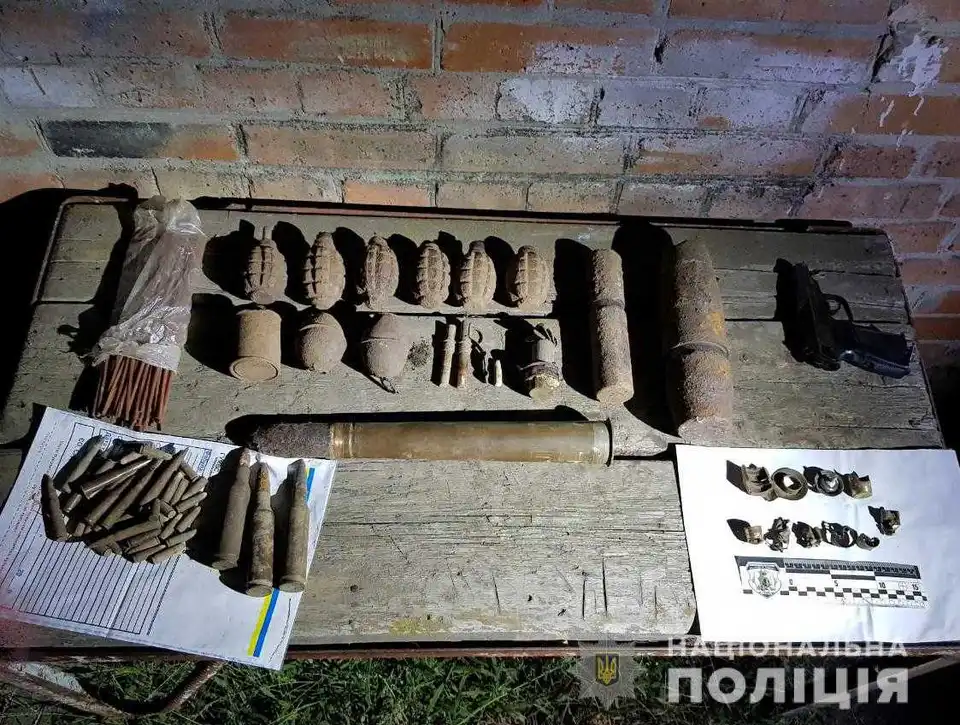На Кіровоградщині у гаражі з арсеналом зброї підірвався чоловік  (ФОТО)