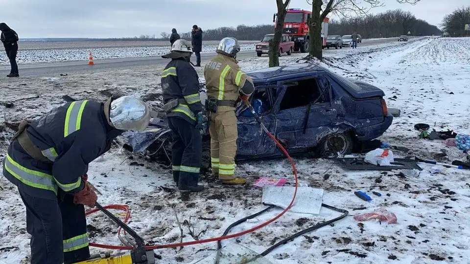 На Кіровоградщині зіткнулися Славута й BMW, є постраждалі та загиблий (ФОТО)