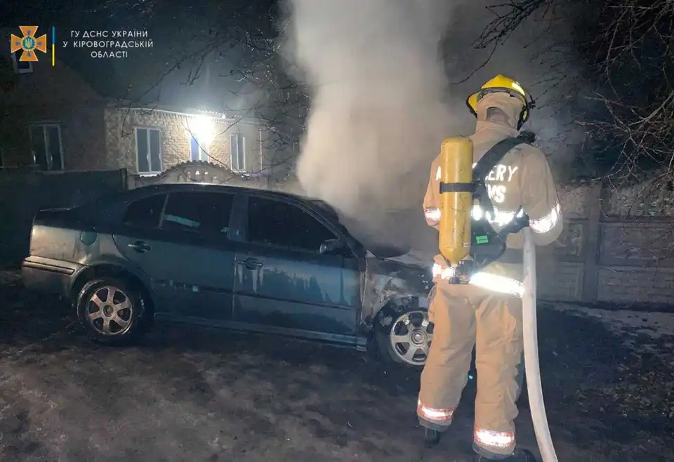 На Кіровоградщині горіла Skoda (ФОТО)