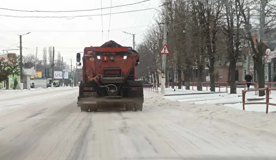 Чистять вулиці від снігу