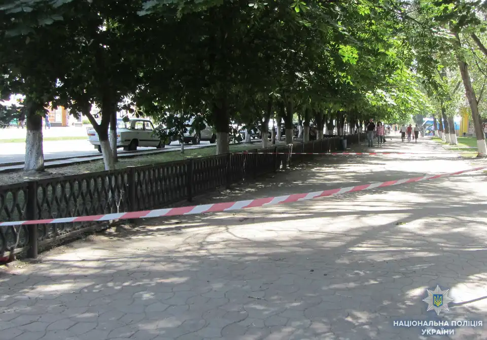В Олександрії затримали молодика, що серед білого дня порізав чоловіка на зупинці (ФОТО) фото 1