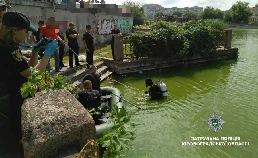 Тіло невідомого утопленика знайшли у водоймі Кропивницького (ФОТО)