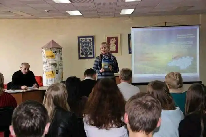 У Кропивницькому презентували довідник про журналістів степового краю (ФОТО)