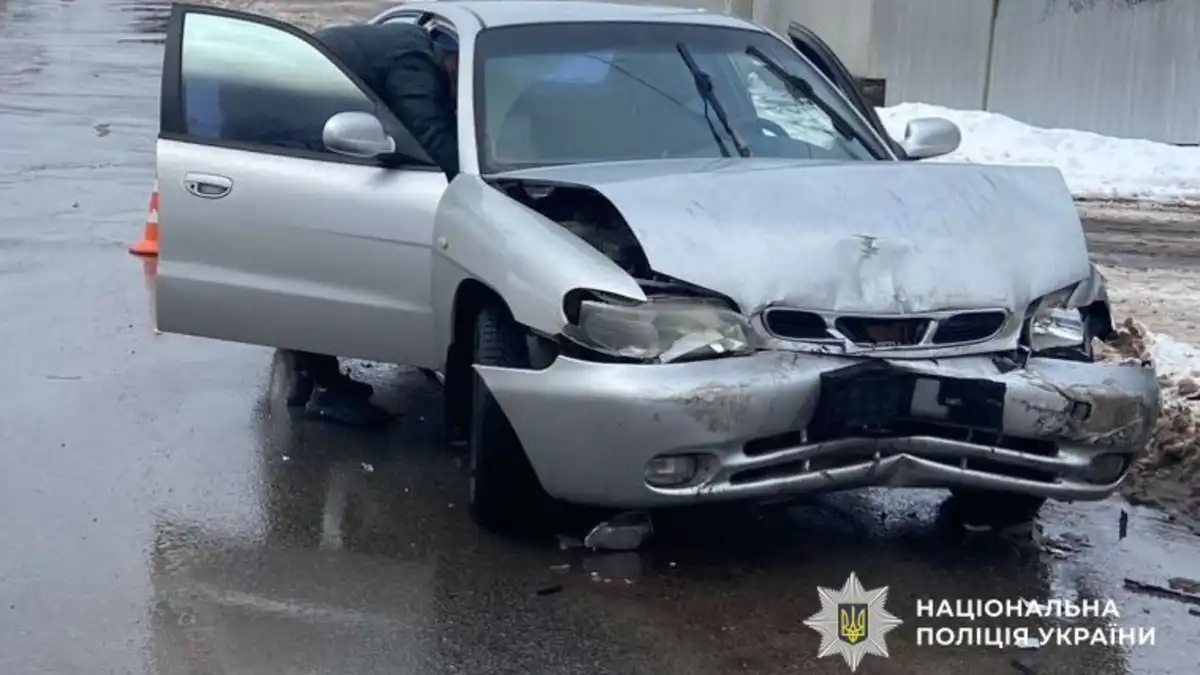 Водій і пасажирка отримали травми під час аварії у Світловодську