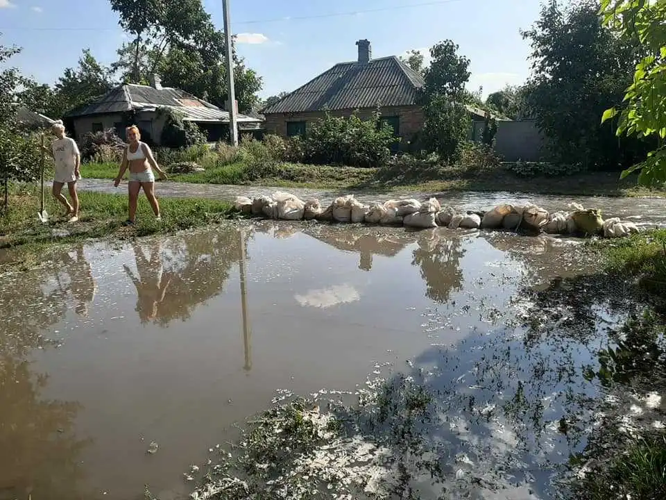 У Кропивницькому стічними водами затопило один із мікрорайонів (ФОТО, ВІДЕО)
