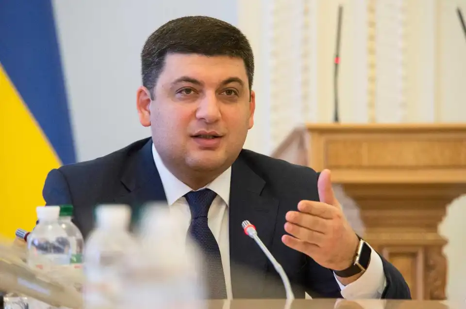 Володимир Гройсман анонсував середню зарплату в 10 тисяч гривень фото 1