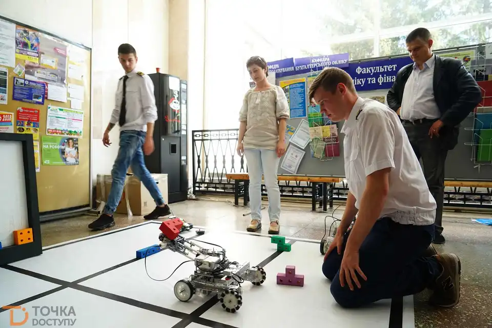 День науки у Кропивницькому: робототехніка, 3D-продукція та прогнозування часу (ФОТО)