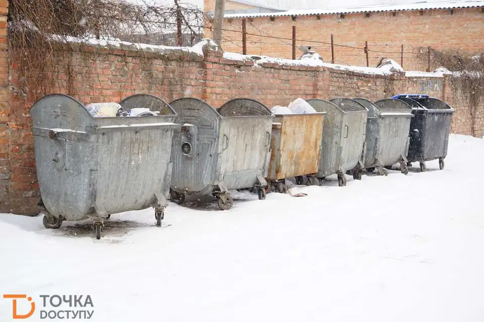 Сміттєва проблема: жителів Кропивницького  просять не залишати авто на під'їздних дорогах