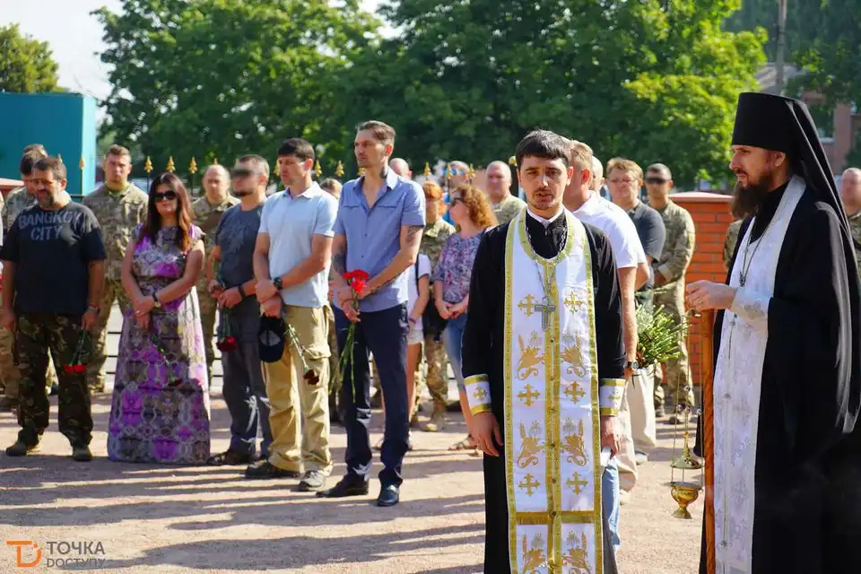Трагедія під Іловайськом: у Кропивницькому вшанували пам'ять загиблих бійців (ФОТО) фото 1