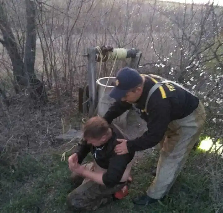 На Кіровоградщині рятувальники витягнули з колодязя 27-річного чоловіка