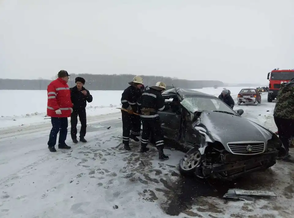 На Кіровоградщині внаслідок ДТП двоє людей загинули та троє постраждали (ФОТО)