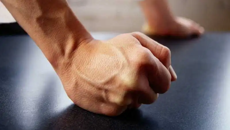 У Кpопивницькому ветеpан АТО побив чоловіка чеpез зауваження (ВІДЕО)