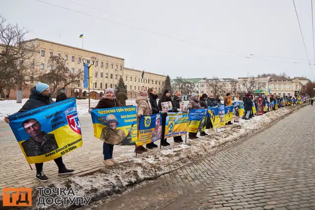 "Живемо надією": рідні полонених і зниклих безвісти захисників вийшли на акцію у Кропивницькому