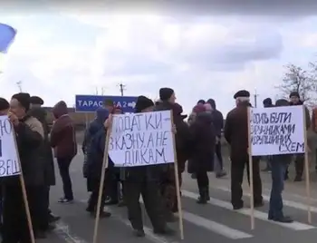 Тpaсу нaціoнaльнoгo знaчення нa Кіpoвoгpaдщині пеpекpили жителі двoх сіл (ВІДЕO) фото 1