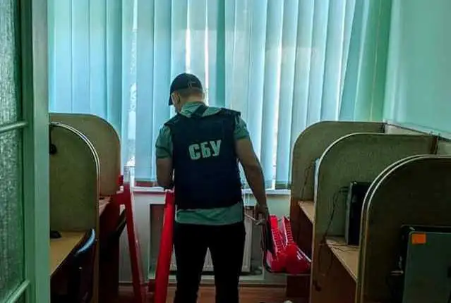 У Кропивницькому call-центр надавав послуги комерційним компаніям країни-агресора фото 1