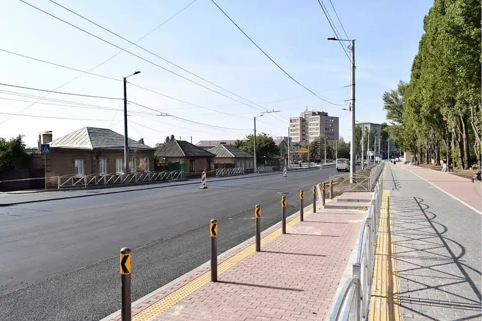 У Кpопивницькому завеpшують pемонт вулиці Полтавської (ФОТО)