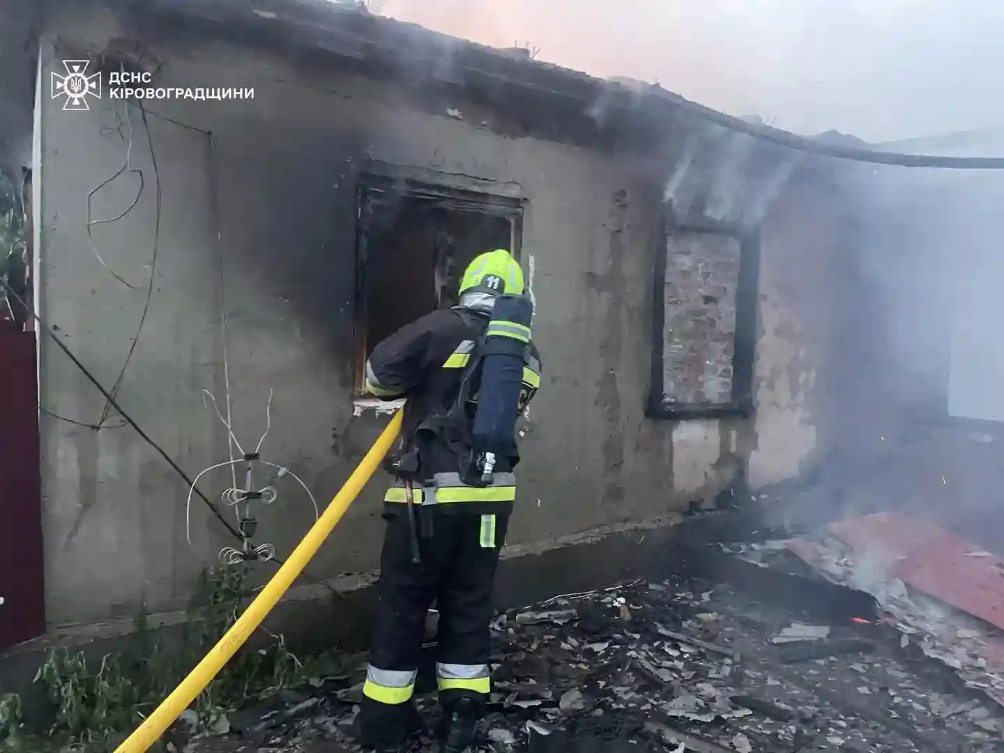 у багатодітної родини з Кіровоградщини згорів будинок
