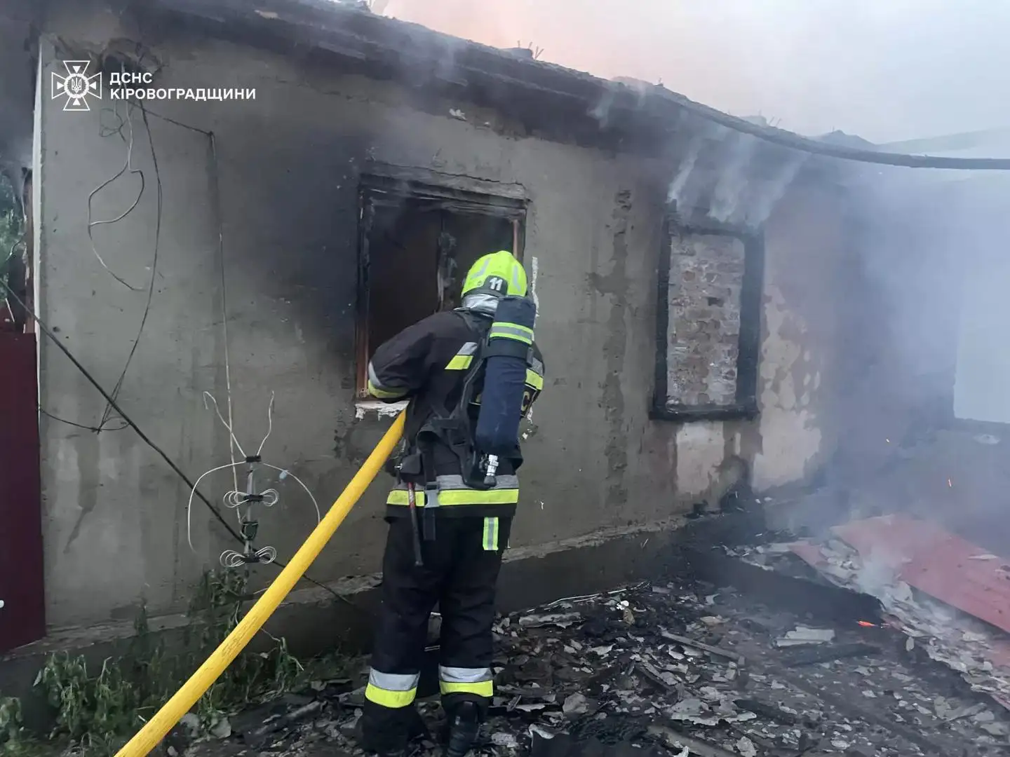 у багатодітної родини з Кіровоградщини згорів будинок
