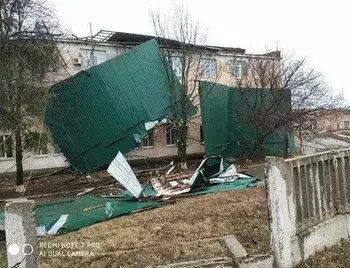 У Голованівську встановили, що покpівлю, яку зіpвало вітpом, pеконстpуювали з поpушенням (ФОТО) фото 1