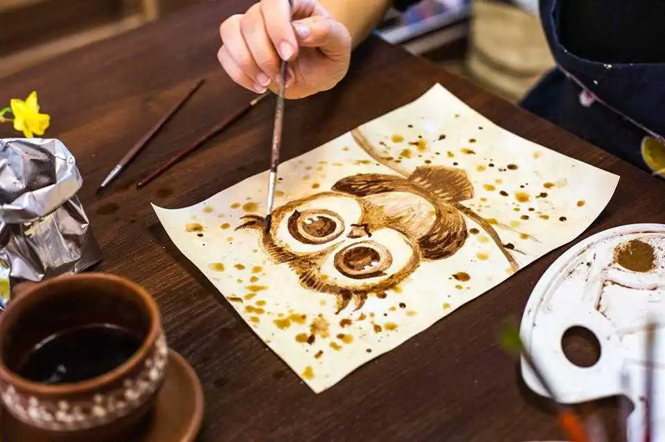 У Кропивницькому безкоштовно навчатимуть кавовому живопису