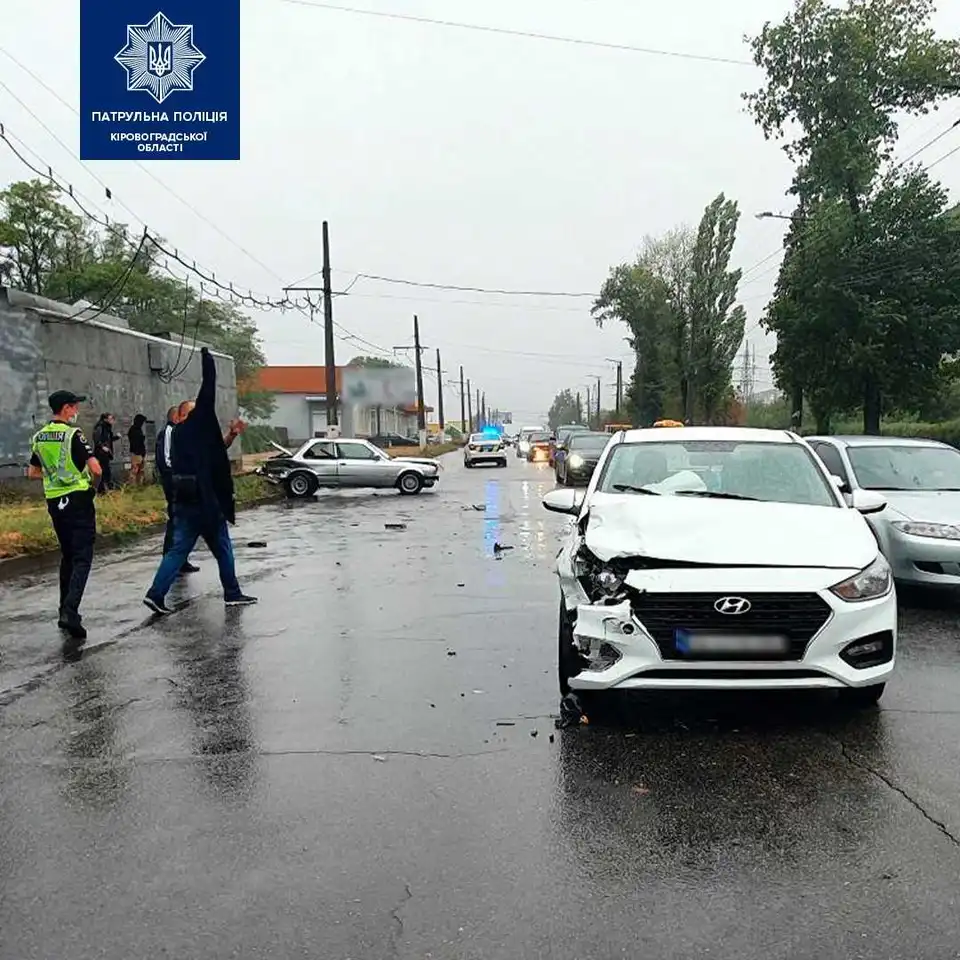 У Кропивницькому сталася ДТП за участю "BMW" та "Hyundai" (ФОТО)
