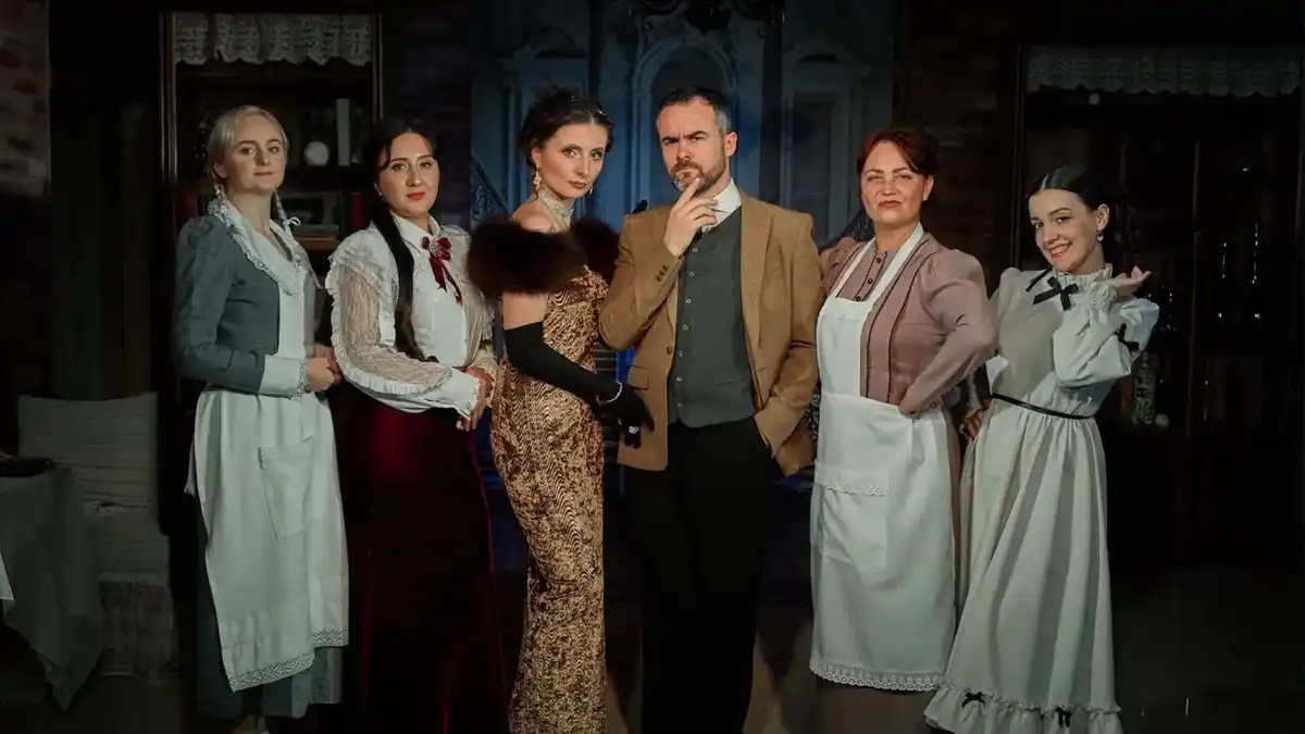 Про ритуали, закулісся і вистави, які щоразу народжуються заново: актори “Кропиви” розповіли про себе
